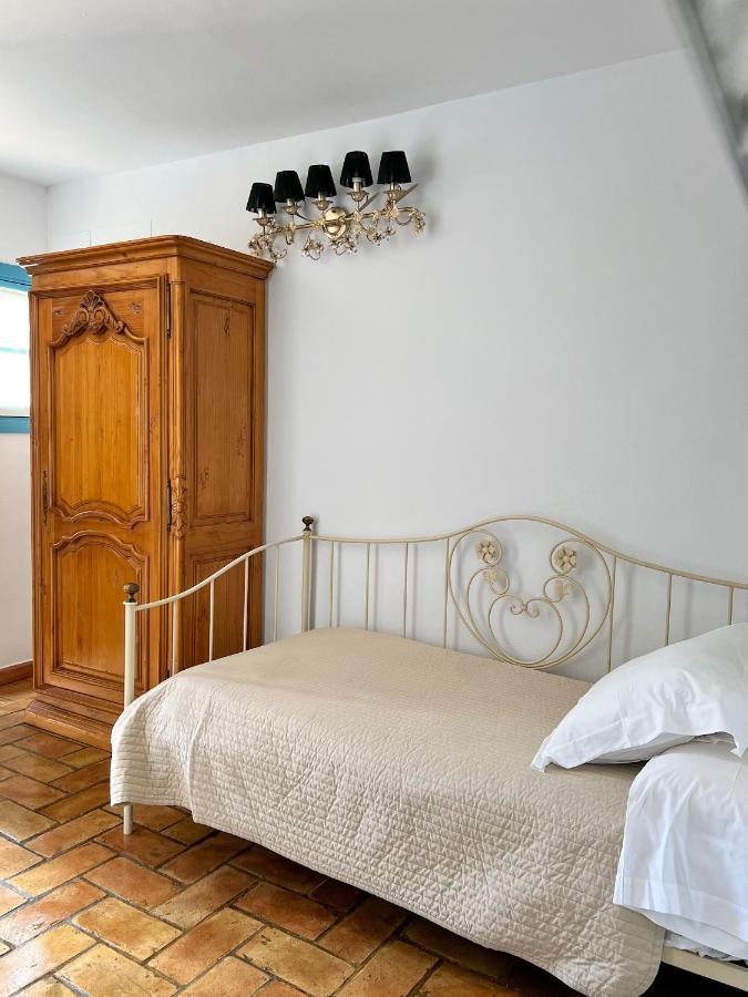 Hostal Servilia 卡莫纳 外观 照片