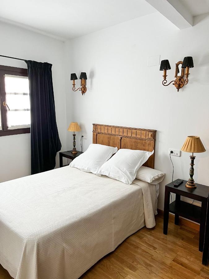 Hostal Servilia 卡莫纳 外观 照片