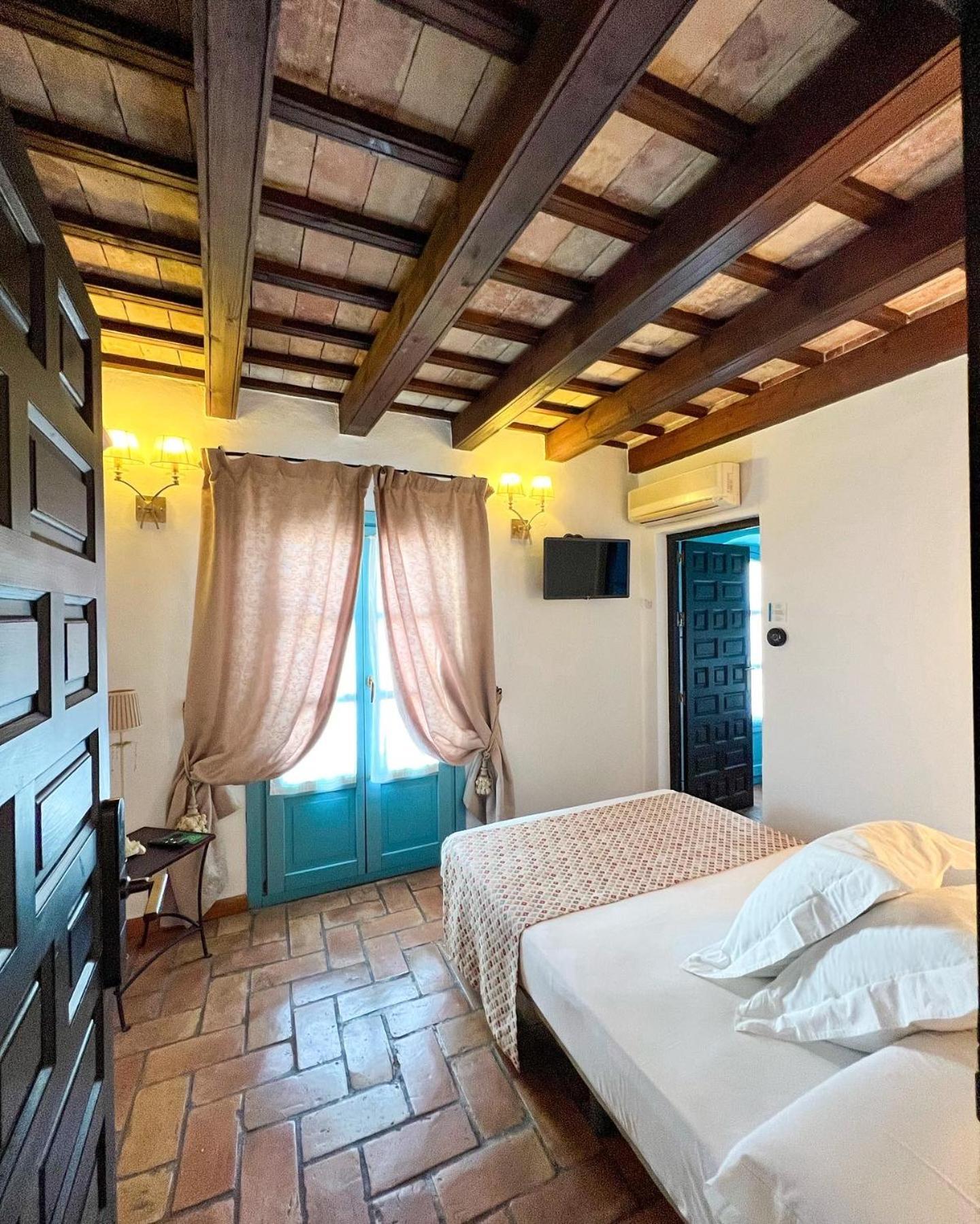 Hostal Servilia 卡莫纳 外观 照片
