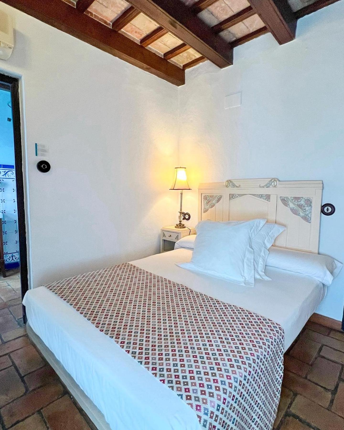 Hostal Servilia 卡莫纳 外观 照片