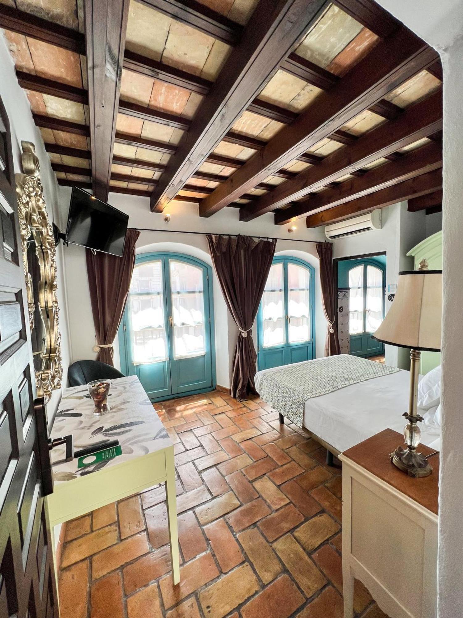 Hostal Servilia 卡莫纳 外观 照片