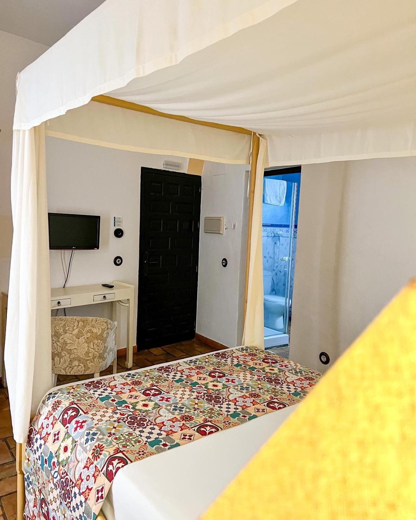 Hostal Servilia 卡莫纳 外观 照片