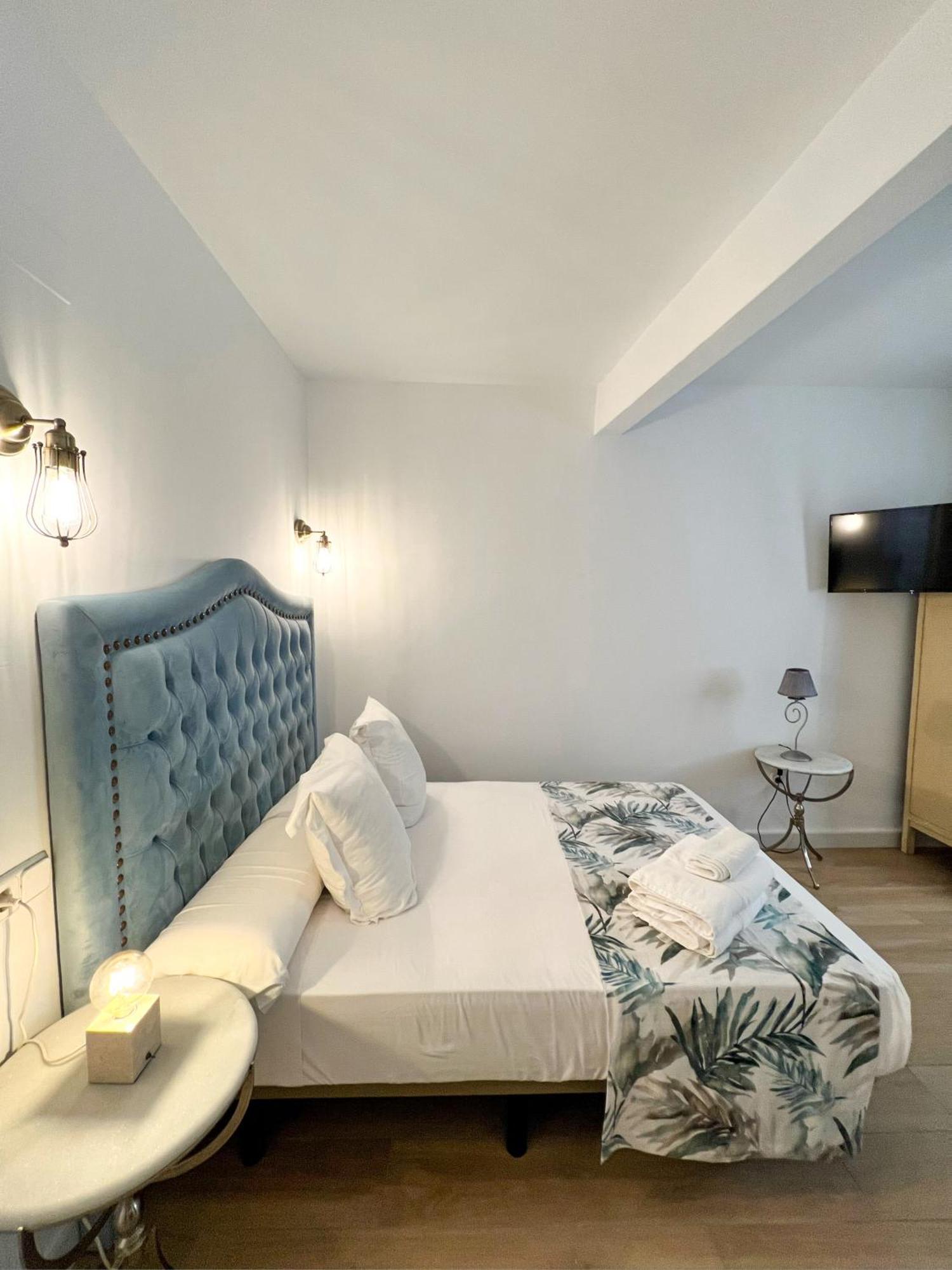 Hostal Servilia 卡莫纳 外观 照片